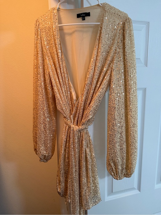 Lulus Dresses & Skirts - Lulu's Champagne Sequin Long Sleeve Plunge Dress